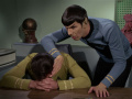 Spock lässt Kirk seine Liebe zu Rayna Kapec vergessen.jpg