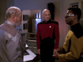 Picard, La Forge und Dr. Moseley besprechen die Situation.jpg