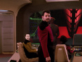 Riker befiehlt Picard zurückzubeamen.jpg