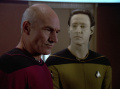 Picard und Data unterhalten sich über die Mariposa.jpg