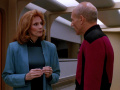 Dr. Crusher berichtet Picard, dass sie einen Tag bewusstlos waren.jpg