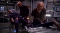Ferengi übernehmen die Enterprise.jpg