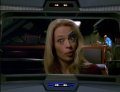 Der Doktor in Sevens Körper informiert die USS Voyager über ihren Aufenthaltsort.jpg