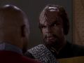 Worf informiert Sisko über Pläne der Klingonen.jpg