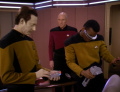 Data und La Forge erkennen, dass Bok tatsächlich in Picards Raum war.jpg