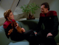 Q versucht Janeway mit Hunden zu bestechen.jpg