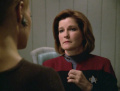 Janeway sagt Seven, dass Erster ein Recht hat vom Kollektiv zu erfahren.jpg