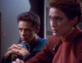 Kira und Bashir erhalten den Auftrag nach Beweisen zu suchen, dass Jadzia und Curzon verschiedene Personen sind.jpg