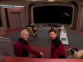 Picard gibt dem überraschten Worf den Feuerbefehl.jpg