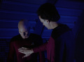 Q reinigt Picards Uniform.jpg