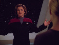 Janeway versucht Seven zu überzeugen Spezies 8472 zu helfen.jpg