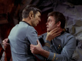 Spock würgt McCoy.jpg