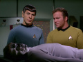 Spock und Kirk wundern sich über Lokais Pigmentierung.jpg
