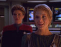 Captain Janeway lässt Kes mit Tanis sprechen.jpg