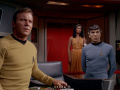 Kirk und Spock sehen das sich nähernde klingonische Schiff.jpg