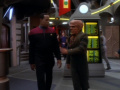 Quark beschwert sich bei Sisko wegen Mazur.jpg