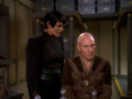 Tallera warnt Picard ihr nicht in die Quere zu kommen.jpg