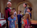Picard holt die Kinder von Aldea ab.jpg