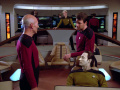 Picard schickt Riker mit einem Außenteam auf den Planeten.jpg