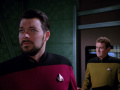 Riker erfährt, dass die Station zerstört wurde.jpg