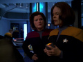 Janeway und Torres suchen einen Weg Chakotay und Seven zu retten.jpg