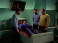 McCoy berichtet Kirk und Spock über Daystroms Zustand.jpg