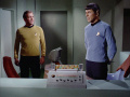 Spock bittet Kirk um Landurlaub wegen seinem Pon Farr.jpg