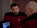 Riker berichtet Picard, dass Rocha eine makellose Akte hat, während Uhnari immer wieder Probleme hatte.jpg