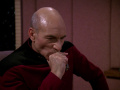 Picard versucht das Türklingeln zu ignorieren.jpg