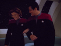 Janeway und Chakotay feiern den Erfolg.jpg