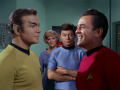 McCoy präsentiert Kirk als Romulaner.jpg