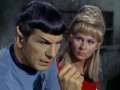 Spock findet heraus, dass die Kinder 300 Jahre alt sind.jpg