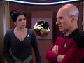 Picard spricht mit Troi über Keels Vermutungen.jpg