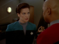 Dax ist schockiert, als Sisko ihr sagt, dass die Prophezeiungen auf Akorem Laan viel besser passen, als auf ihn.jpg