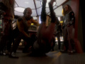 Worf kämpft mit Drex.jpg