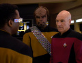 La Forge, Worf und Picard rätseln über Boks Erscheinen.jpg