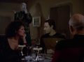 Data rettet Picard vor Troi.jpg