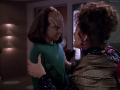 Lwaxana Troi rät Alexander Rozhenko das Leben zu genießen.jpg