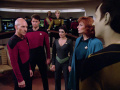 Picard lässt seine Offiziere Nachforschungen über das Terraforming-Projekt anstellen.jpg