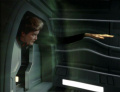 Janeway Kontakt mit der Anomalie.jpg