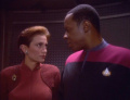 Kira sagt Sisko, dass für die Wiedererstarkung Bajors die Splittergruppen reintegriert werden müssen.jpg
