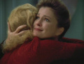 Janeway verabschiedet sich von Kes.jpg