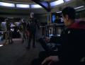 Die Brücke der Voyager wird von Borg-Hologrammen geentert.jpg