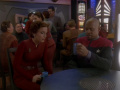 Kira erklärt Sisko die Rolle des Abgesandten.jpg