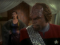 Dax stellt Worf auf Risa zur Rede.jpg