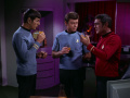Spock, McCoy und Scott trinken Theragen.jpg
