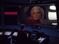 Admiral Janeway nimmt Kontakt mit der USS Voyager auf.jpg