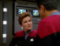 Janeway fragt sich, wie lange die Kooperative nicht von ihrer Macht korrumpiert wird.jpg