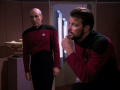 Picard und Riker suchen nach einer Lösung.jpg