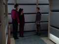 Wesley bittet Riker und Troi um Rat.jpg